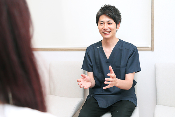 はっとり歯科 日々のメンテナンス方法など丁寧な説明を心がけている