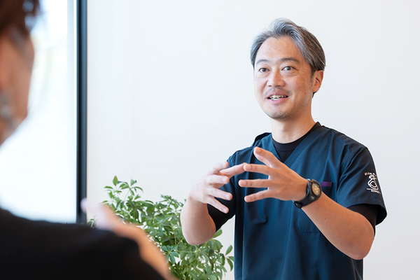 ひじかた内科・消化器内科クリニック 不調を感じたら、まずは受診してほしいと話す院長