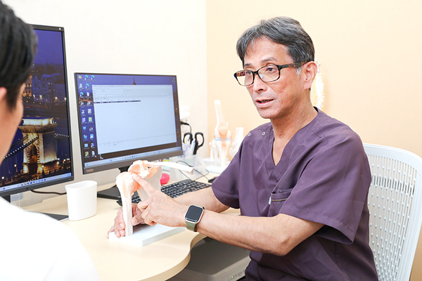 小竹向原おおほり整形外科 診察では、体の状態を丁寧にヒアリングしていく