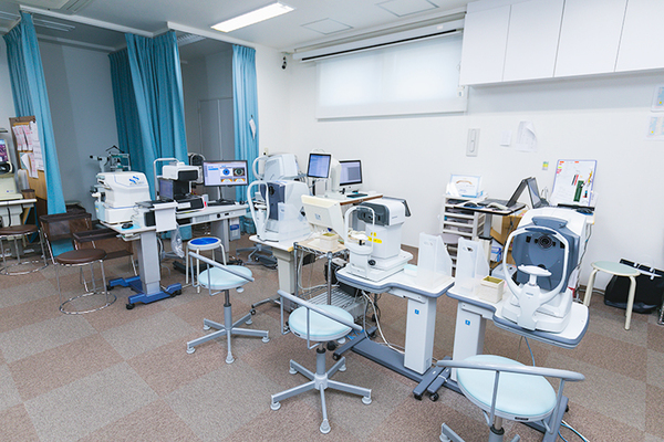 八王子友愛眼科 精密に検査を行い、どの方法が適しているか診断する
