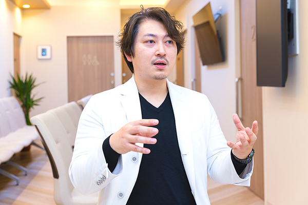 宮前平脳神経外科クリニック 上野院長はわかりやすい説明を心がけている