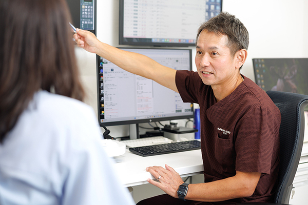 かわばた頭頸部クリニック 診察室では画像での説明や図を描くなどしてわかりやすいよう説明
