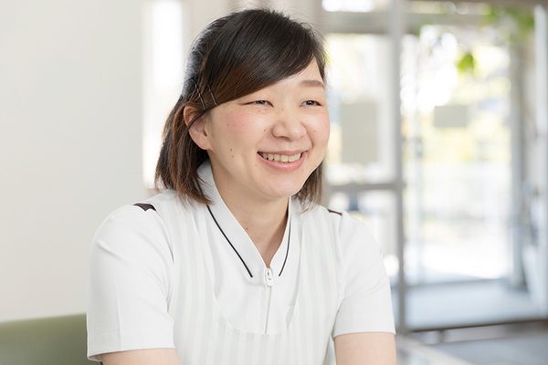 浪越歯科医院 主任の松尾さんは、最も長い勤務歴を誇る