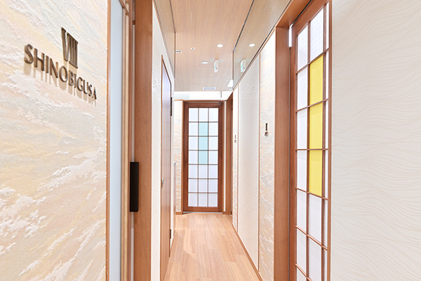 東京ICCHO日本橋歯科・矯正歯科 クラシックな雰囲気でリラックスできる院内