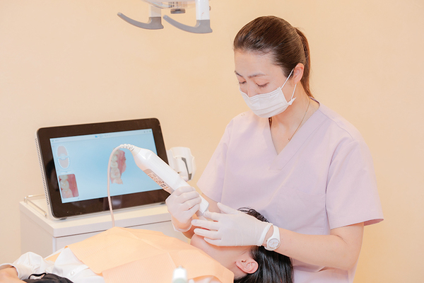 ひとみ矯正歯科医院 口腔内スキャナーを用いることで、体の負担を抑えることが可能