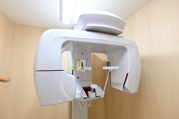 しのざきエキ歯科 歯科用CT。口腔内を精密に把握するために活用