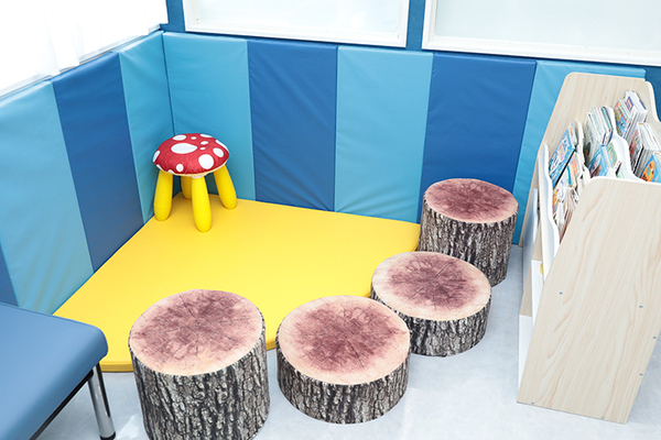 小松歯科医院 かわいらしいキッズスペースを完備し、子どもも楽しめる