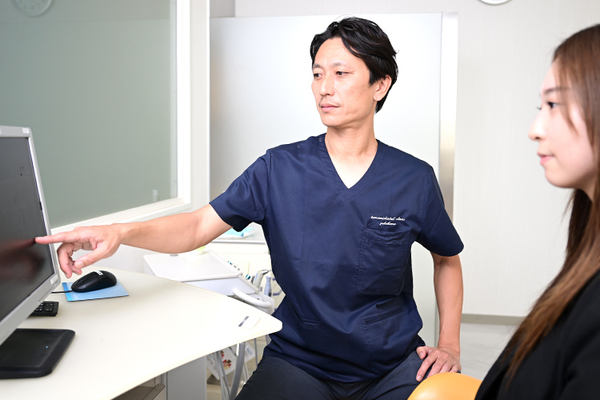 鶴見歯科医院 口腔の健康を守る観点から、患者に適した治療法を選択する