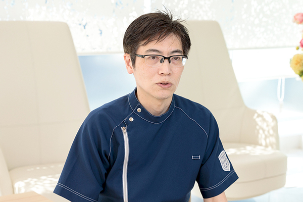 青山クオーツデンタルクリニック 穏やかな口調でわかりやすく説明してくれる細川先生