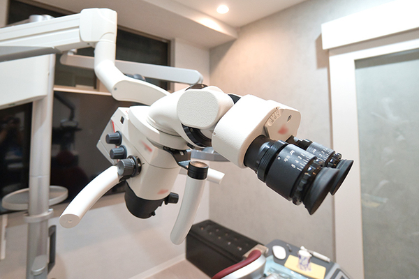 芦屋もみじ歯科 歯科用マイクロスコープを用いて精密な治療の実施に努める