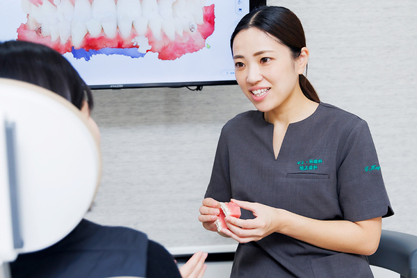 せと・林歯科矯正歯科 口腔スキャナーを用いわかりやすく説明してくれる