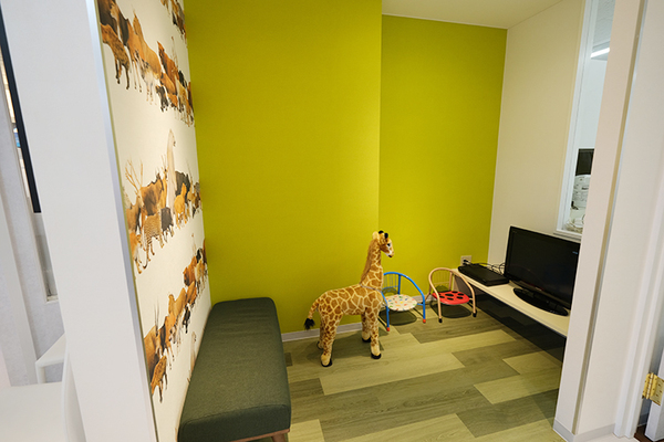 わかば歯科医院 院内にはキッズスペースを備える