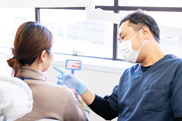 近藤歯科医院 口腔内の現状や治療方法を、患者にしっかりと説明する