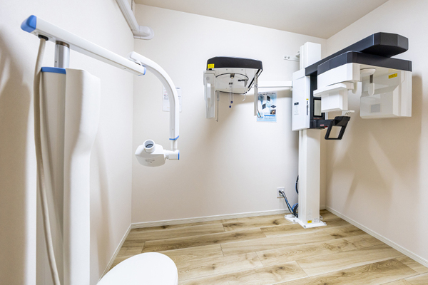 よしだファミリー歯科 より安全な診療を行うためにCTでの検査を行っている