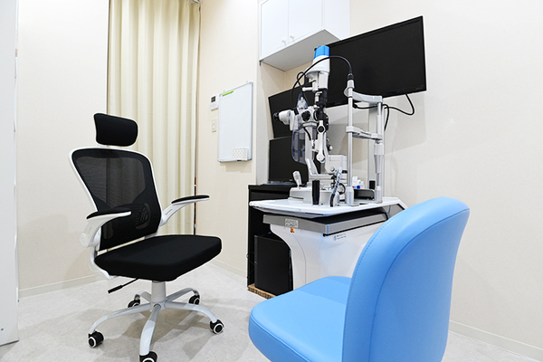 漢一診療所 患者の不安をなくせるよう丁寧な説明を行う