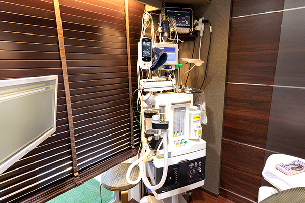 関内馬車道デンタルオフィス 麻酔の専門家による管理のもと、治療を行う