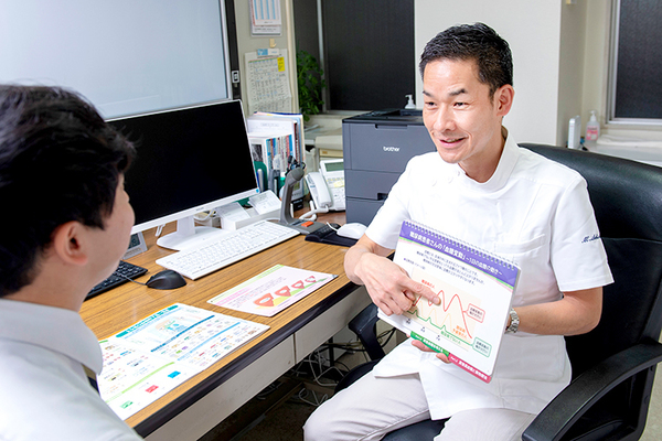 鎮目記念クリニック  一人ひとりに合わせて治療計画を立てる鎮目院長