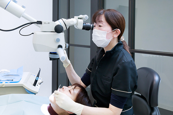 オリオン歯科NBFコモディオ汐留クリニック 根管は複雑な形状をしているため、慎重な操作が必要になる