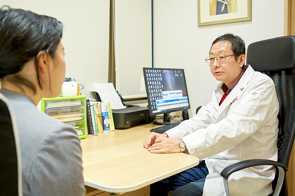 医療法人法橋心療内科 診療室。薬物療法を用いながら、丁寧に診断・診療を進める