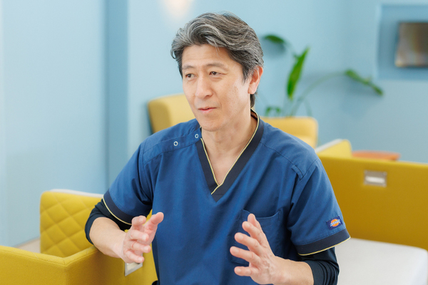 やひろ脳神経外科 頭痛の種類について話す八尋院長