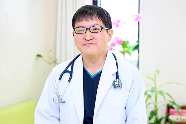 小林内科医院 気・血・水の3つの要素がバランス良く巡ることが重要と話す院長