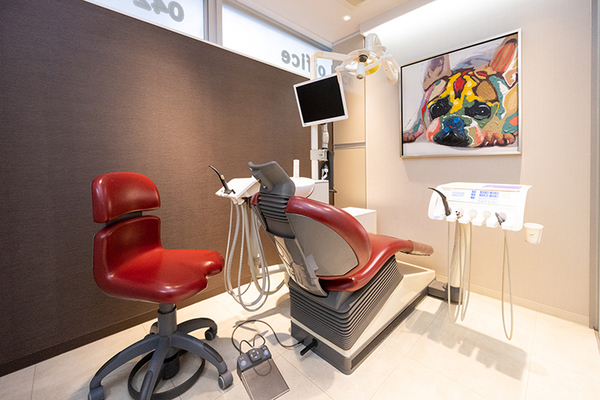 まろ歯科クリニック 清潔感があり、落ち着いた雰囲気の診察室