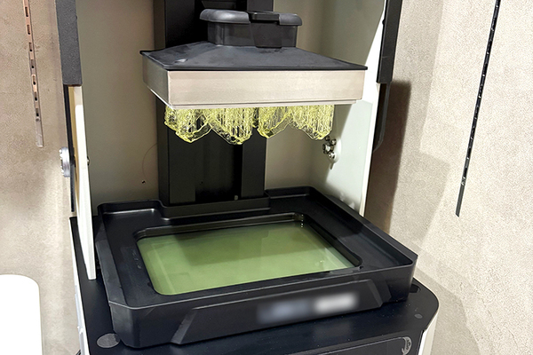 千歳船橋おおむら歯科・矯正歯科 歯科用3Dプリンターを設置