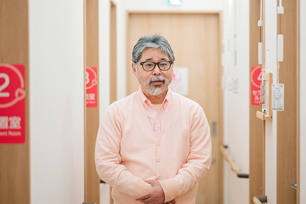 きょうまちなかこころクリニック 一人だけで悩まずに気軽に来院してほしいと穏やかに話す近藤先生