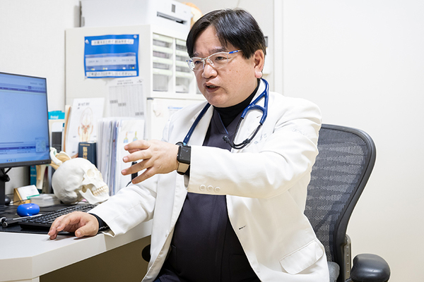 たかさき脳神経外科クリニック 頭痛の治療に注力している高崎勝幸院長