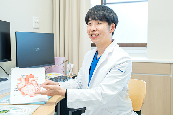 ここまち内科 資料を用いながら、検査結果や症状の原因、治療の方法を説明する