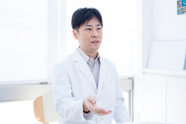 きくな湯田眼科 自らも眼内コンタクトレンズを使用しているという健太郎院長