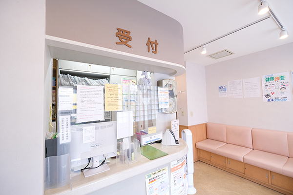 金子クリニック 患者一人ひとりと丁寧に向き合う受付