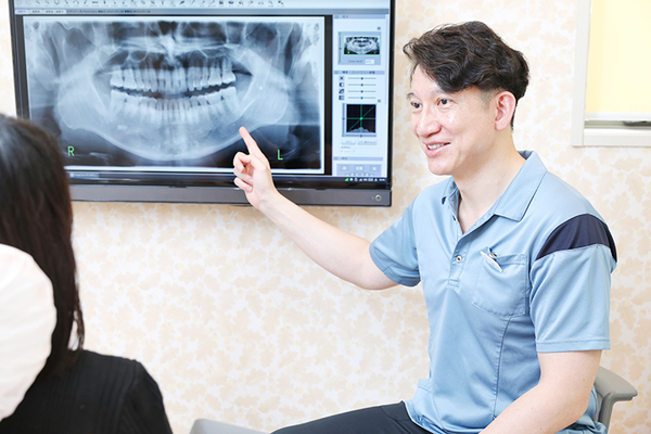 あずまファミリー歯科 口腔内の状態を確認しながら丁寧に説明