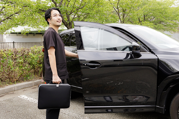 あしやプラスクリニック 自宅でも病院と同じ質の医療を提供することをめざしている