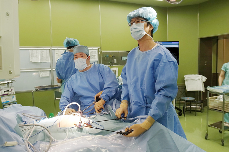 腹腔鏡で行う 大腸がん手術 ドクターズ ファイル