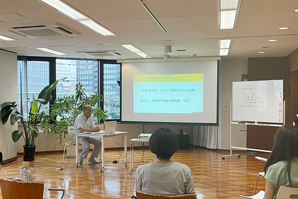 心療内科・神経科赤坂クリニック 新しい情報の共有のため、定期的に勉強会を行っている