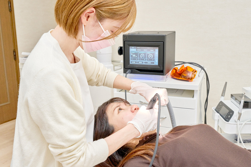 外科処置が不要で痛みが少ない 先進的な重度歯周病治療の流れ