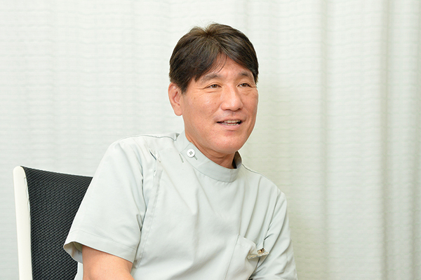 ルナペインクリニック 長年ペインクリニック領域の研鑽を積んできた氏野博昭院長