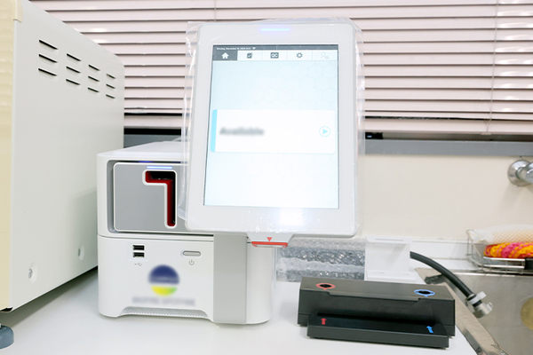 酒井医院 感染症の診断には多項目同時PCR検査機器を使用している
