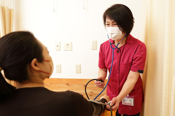 塩小路クリニック 患者と信頼関係を築けるよう、さまざまな相談にも対応している
