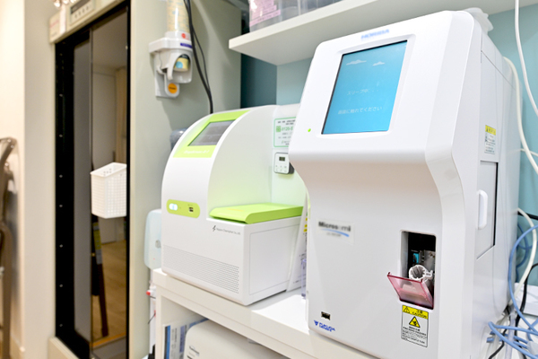 いつもジェネラルクリニック 保谷院 検査機器はもちろん、支払いもデジタル化が進んでいる