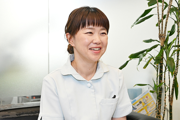 かわい歯科クリニック コミュニケーションで患者を安心させる新海さん
