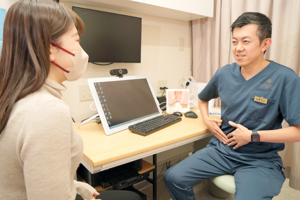 川崎駅前大腸と胃の消化器内視鏡・肛門外科クリニック 気になる症状があれば気軽に相談してほしいと話す