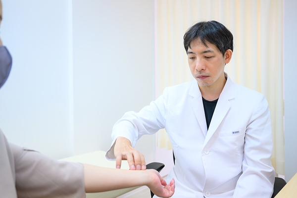 クリニックプラス池尻大橋 中医学的な診察方法による診断をもとに適切な治療を行う