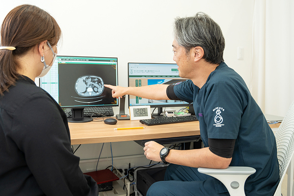 ひじかた内科・消化器内科クリニック 患者に寄り添い丁寧に診察を行う