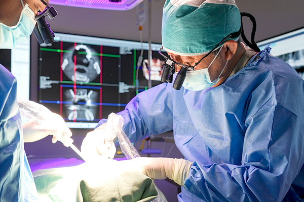 大橋駅前アロハ歯科 小児・矯正歯科クリニック　九州インプラントクリニック 経験豊富な専門性の高い歯科医師が対応