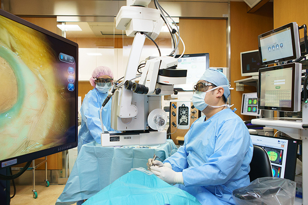 八王子友愛眼科 先進のシステムを導入し、綿密な手術を実施