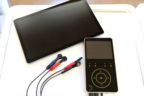 みやま歯科医院 睡眠時の筋活動を記録し、歯ぎしり検査をサポートする筋電計