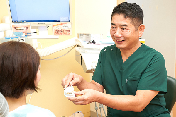 上田歯科医院 患者の希望を聞きながら治療方法を決めていく