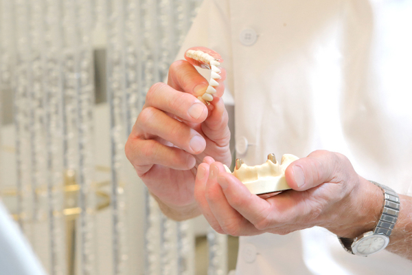 田中歯科 調整などのアフターケアも手厚く行っている